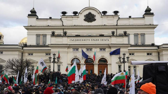 Серия протести срещу кабинета Петков на 3 и 4 май