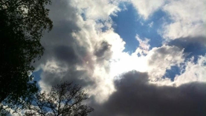 През следващото денонощие в страната ще преобладава облачно време. На