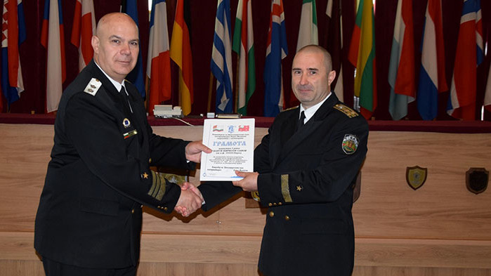 Военноморските сили наградиха отличилите се