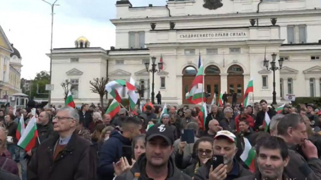 Стотици се събраха на протести в София Бургас Пловдив и