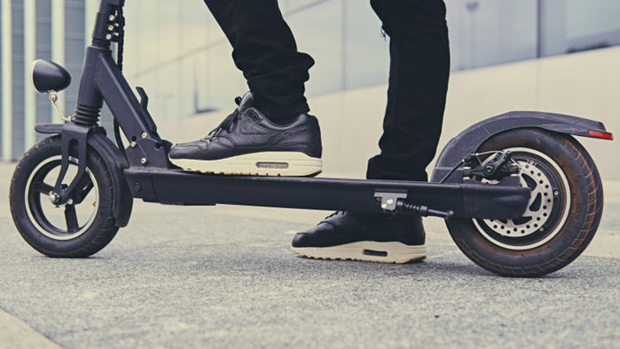 18-годишно момче е с опасност за живота след инцидент с тротинетка във Варна