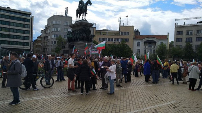 Протест пред НС настоява България да предостави военна помощ за Украйна (ВИДЕО)