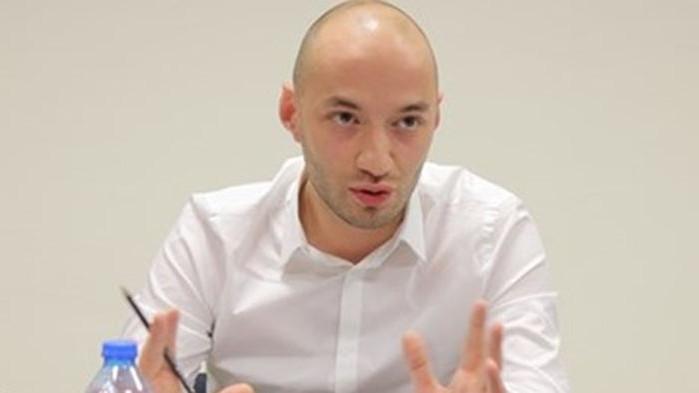 В конфликта между Радев и правителството щетата ще е и