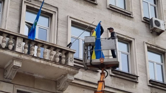 От Фейсбук профила на Методи Лалов Отмъкването на украинското знаме
