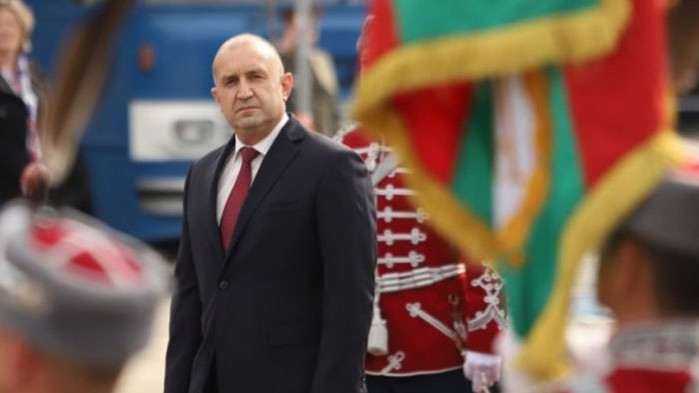 Осветиха бойните знамена и знамената светини на армията (СНИМКИ)