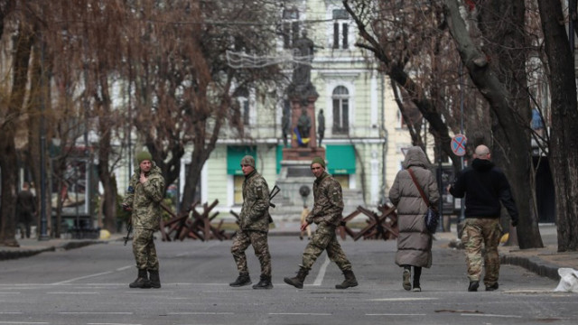 Няколко ракети са ударили украинския пристанищен град Одеса съобщи Ройтерс