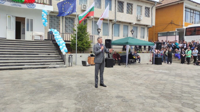 Днес сме тук, за да почетем героите на демокрацията на