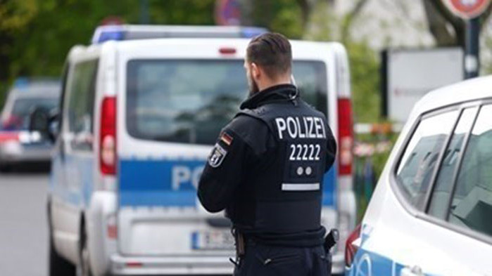 Берлинската полиция и разследващи органи изучават подозрителен предмет, открит и