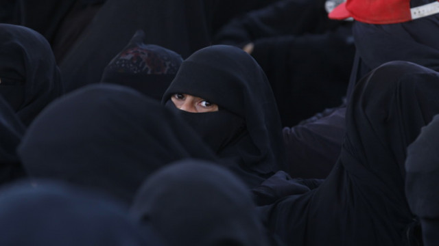 Жените нямат право да излизат без бурка, решиха Талибаните