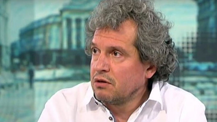 Предполагам, че държавата би могла да дари оръжия, ако иска.