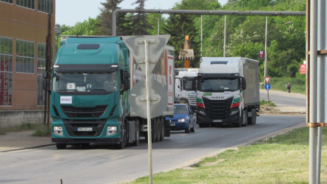 Протест на превозвачите се състоя и в Русе Камионите направиха