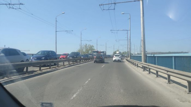 Протестът на превозвачите задръсти Аспарухов мост във Варна предаде репортер