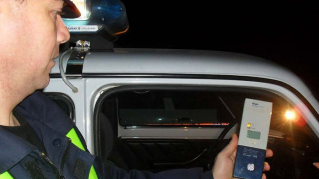 Двама водачи на леки автомобили попаднали в арестите на Първо