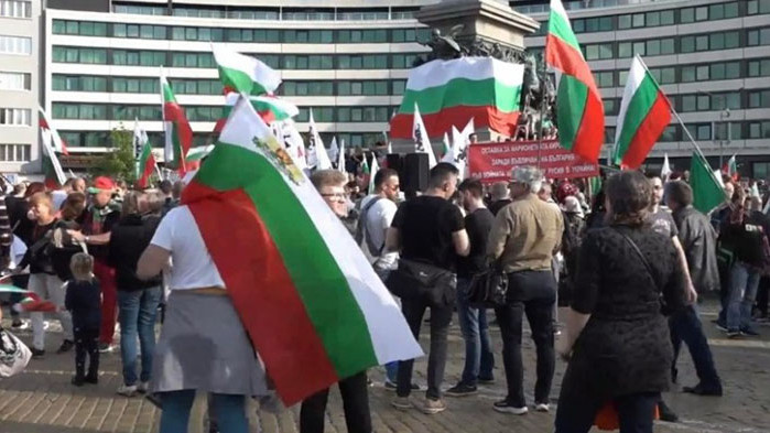 „Възраждане“ на протест пред парламента с искане за оставка на кабинета