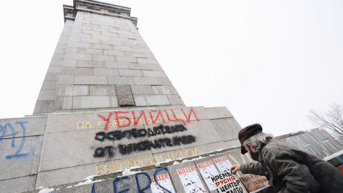 Джеки Стоев-Георги поставя паметник на украинската майка срещу МОЧА
