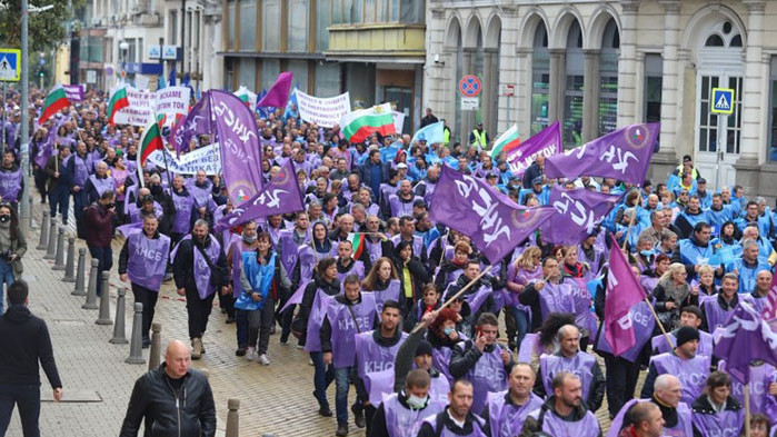 Протестът на работещите в затворения ТЕЦ Марица 3, който се