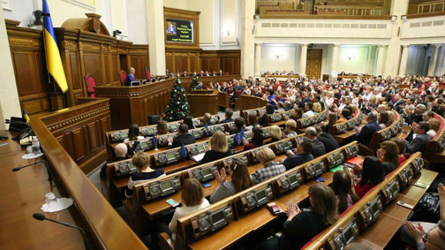 Президентът на Украйна Володимир Зеленски е утвърдил решение на Съвета