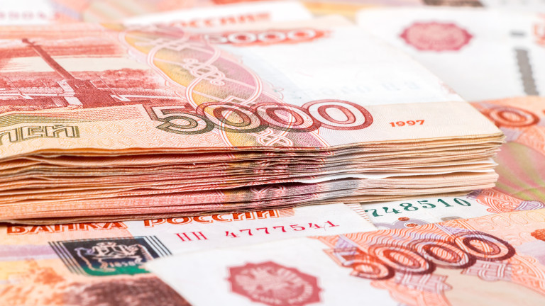Блумбърг изненадващо обяви рублата за "най-добрата валута на годината"