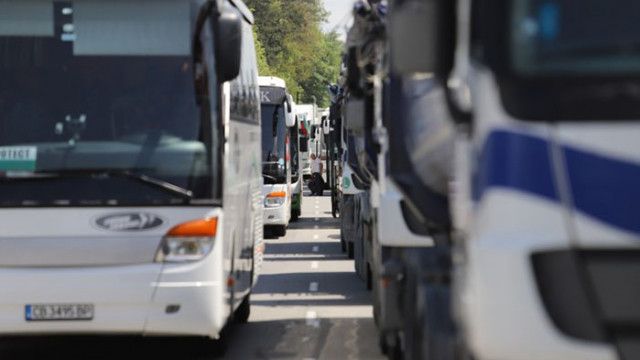 Спират междуградските автобуси и доставките на стоки Недоволството срещу високите