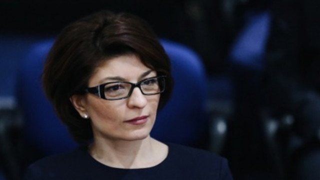 Десислава Атанасова: Обмисляме вот на недоверие срещу правителството