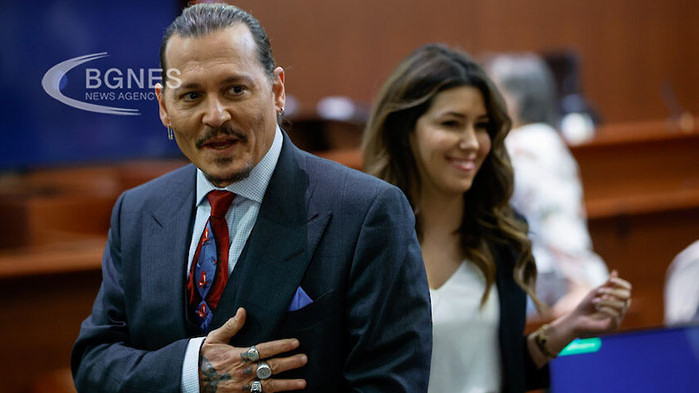 Джони Деп върти любов с адвокатката си