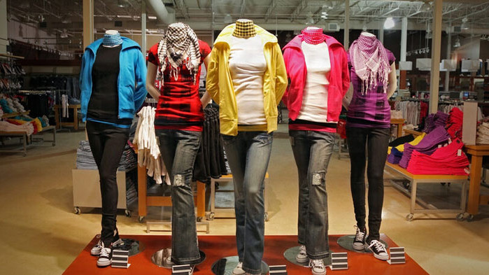 Инфлация: Новите колекции дрехи и обувки пристигат с 30-50% по-скъпи