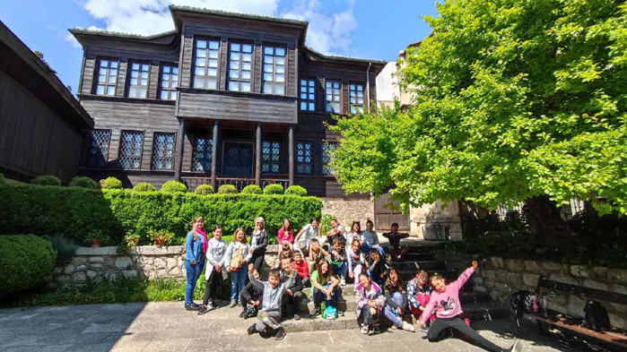 И тази учебна година по Национална програма Осигуряване на съвременна