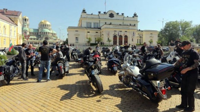 Мотористи протестираха в София, с настояване за спешни промени в Закона за пътищата (СНИМКИ)