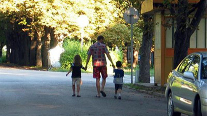 Бащите да  имат право на 2 месеца допълнителен платен отпуск,