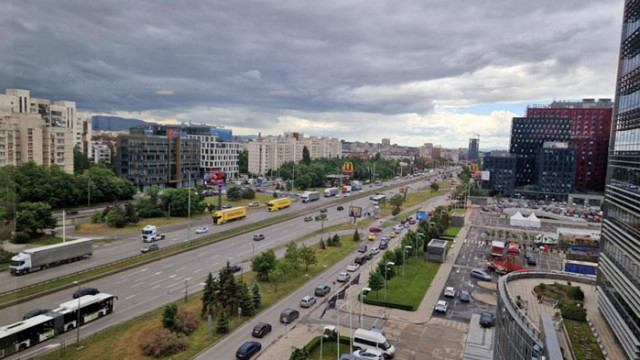 Превозвачите с протестно автошествие в София