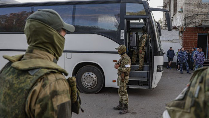 Още украински бойци от завода „Азовстал“ са евакуирани