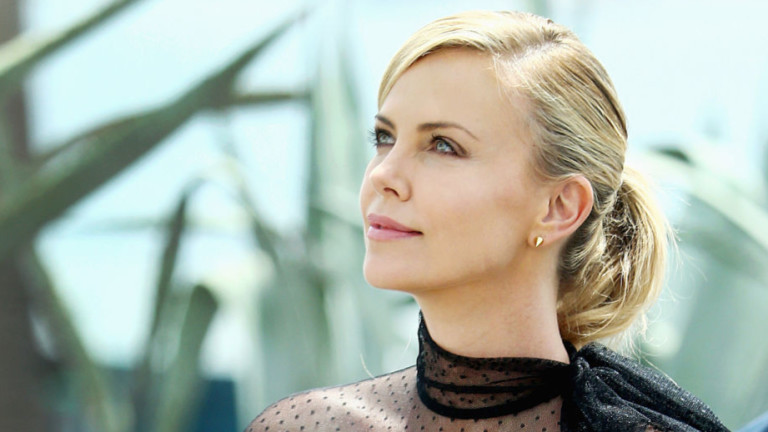 Романтични са нещата, които се случват с Чарлийз Терон в