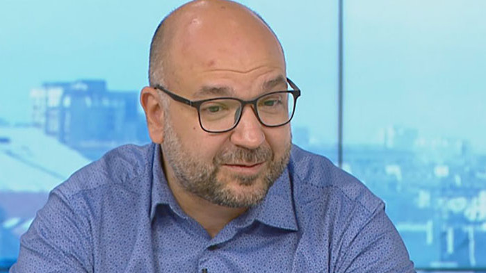 Изглежда те се занимават само със себе си и това