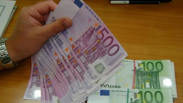 Митнически служители откриха недекларирани 41 000 евро на Митнически пункт
