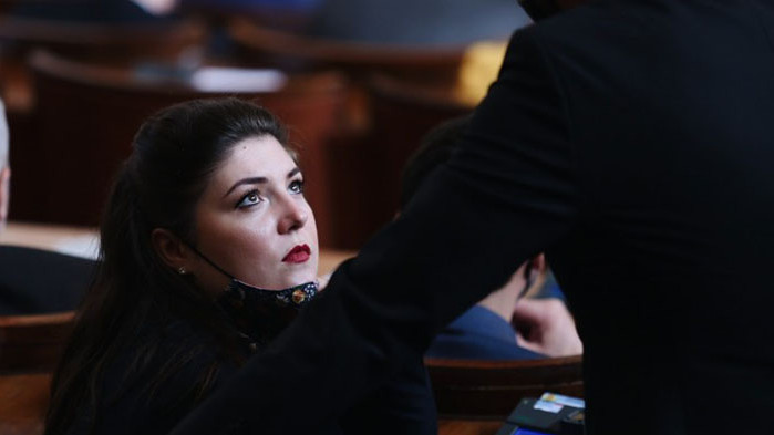 Знаем, че сте уплашени, още малко ви остава“, отговори на