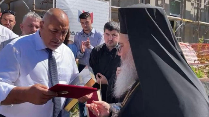 Лидерът на ГЕРБ получи епархийска грамота в знак на благодарност