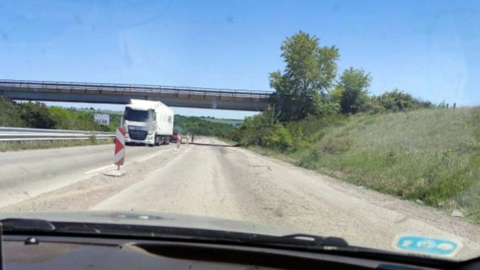 Промяната на "Промяната": Огромни кратери зейнаха на АМ „Марица“ (СНИМКИ)