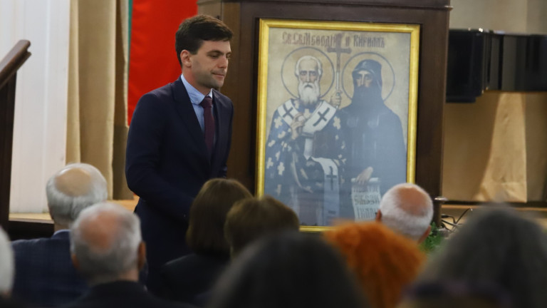 Още от основаването си през 1869 година като Българско книжовно