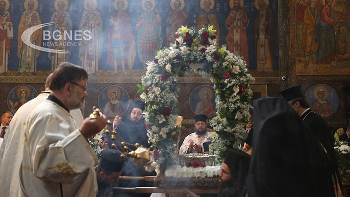 Продължава поклонението пред мощите на светите братя Кирил и Методий