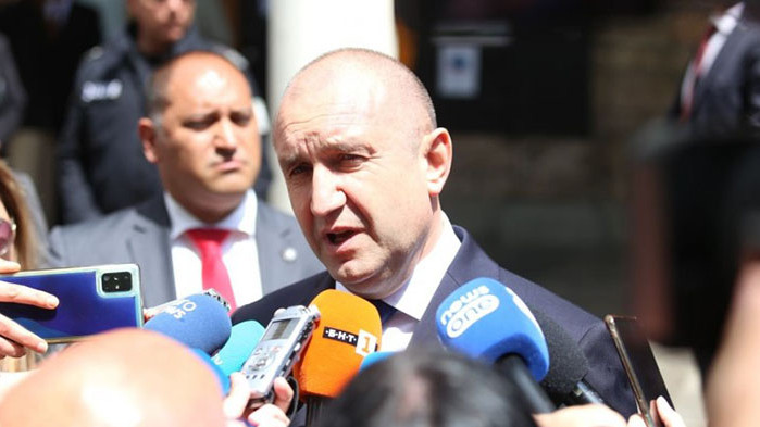 Кметът Здравко Димитров реши да поведе президента по стръмната улица