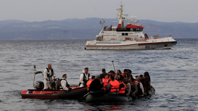 75 души са в неизвестност след потъване на лодка с мигранти край Тунис