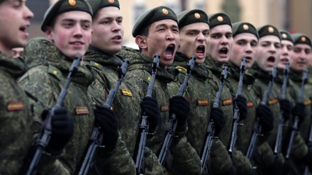 Руските депутати премахнаха горната възрастова граница за служба в армията