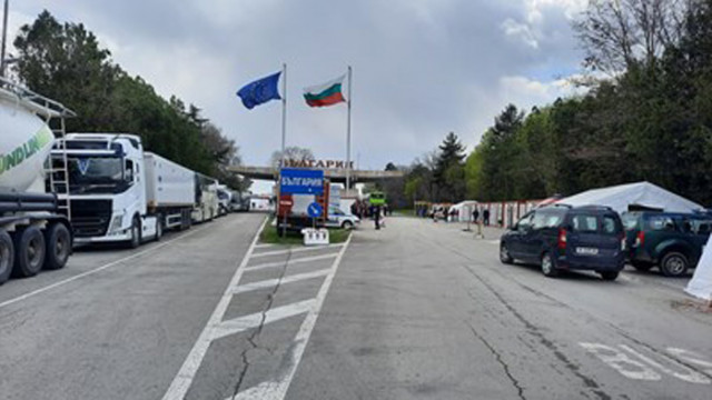 Напускащите България украински граждани през ГКПП Дуранкулак вече са много повече