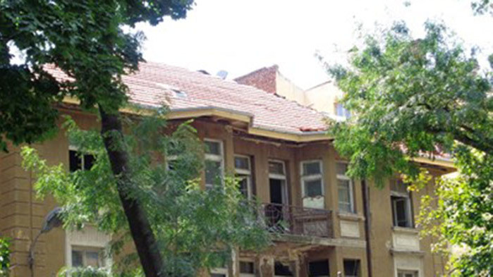 ТВ водещ си купил апартамент за бедни?
