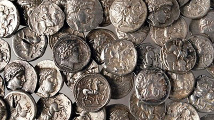 5 монети с белези на културно-исторически ценности, старинен пистолет, старинен