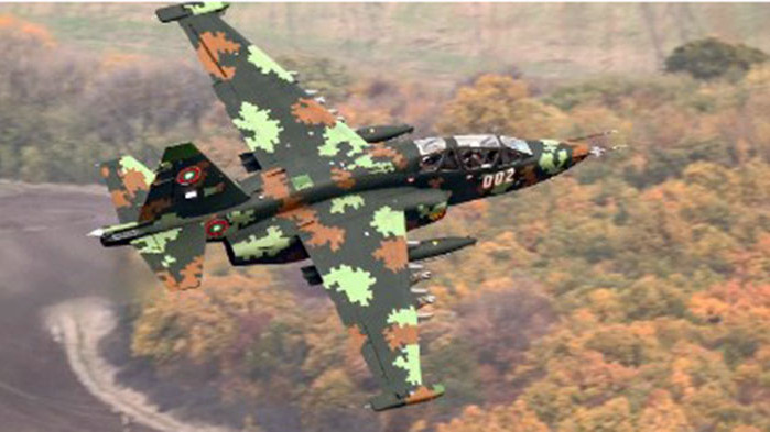 Изпрати ли България 14 бойни самолета Су-25 на Украйна? Ще ни вкара ли Петков в конфликт с Русия?