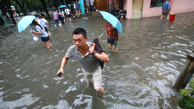 Най-малко 15 загинали при проливни дъждове в Южен Китай