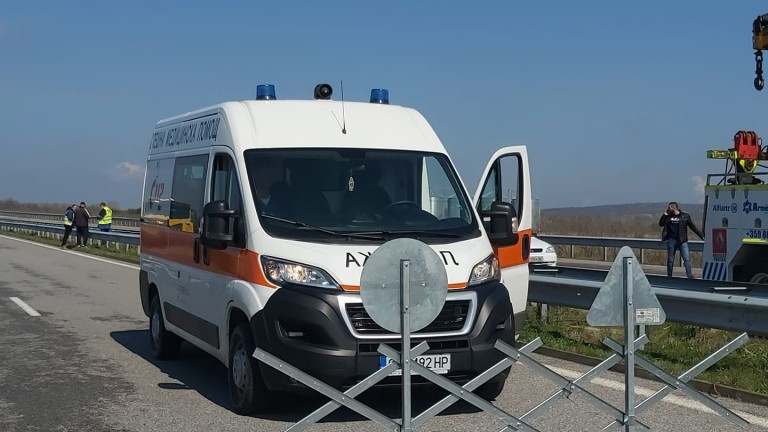 Двама пострадаха в катастрофа край Гложене