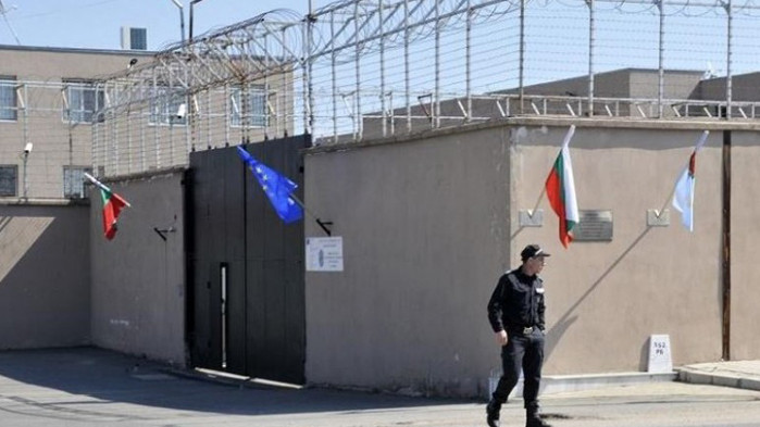 Центърът за бежанци в Елхово е от затворен тип и