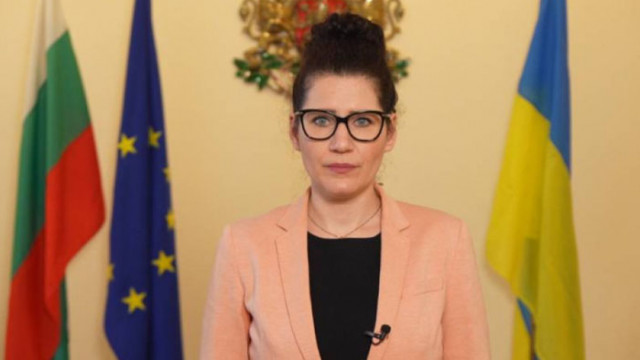 Напрежението срещу вицепремиера Калина Константинова расте Вчера тя обяви че